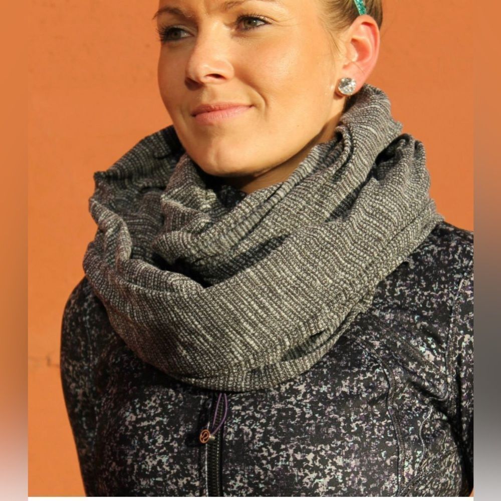 Lululemon Vinyasa Scarf
Coco Pique Black White OS MSRP$48 - Picture 3 of 10